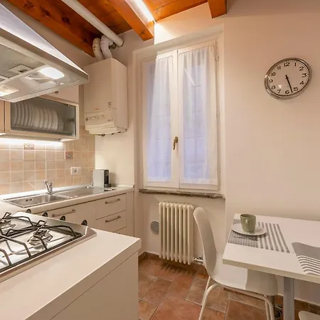 Via 5 Giornate 13 - קומו