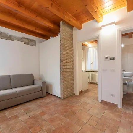 Via 5 Giornate 13 - *