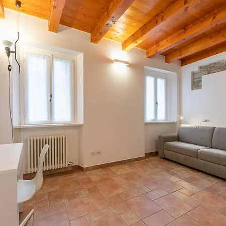 Via 5 Giornate 13 - * קומו